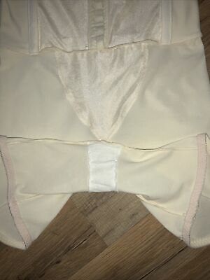 CUPID SHAPE WEAR Ivory Style 5059 Size Large Firm Control HIGH