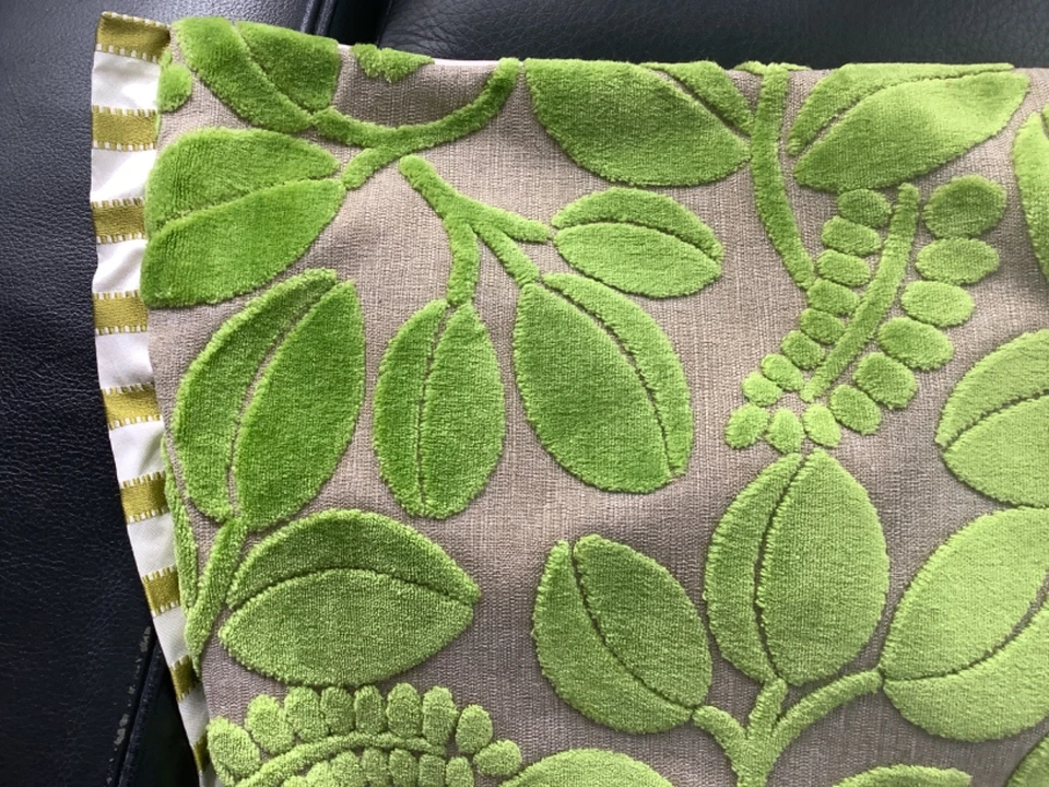 DESIGNERS GUILD Kissenbezug Kissen beige mit Samt , 45x40 top - Bild 3 von 4