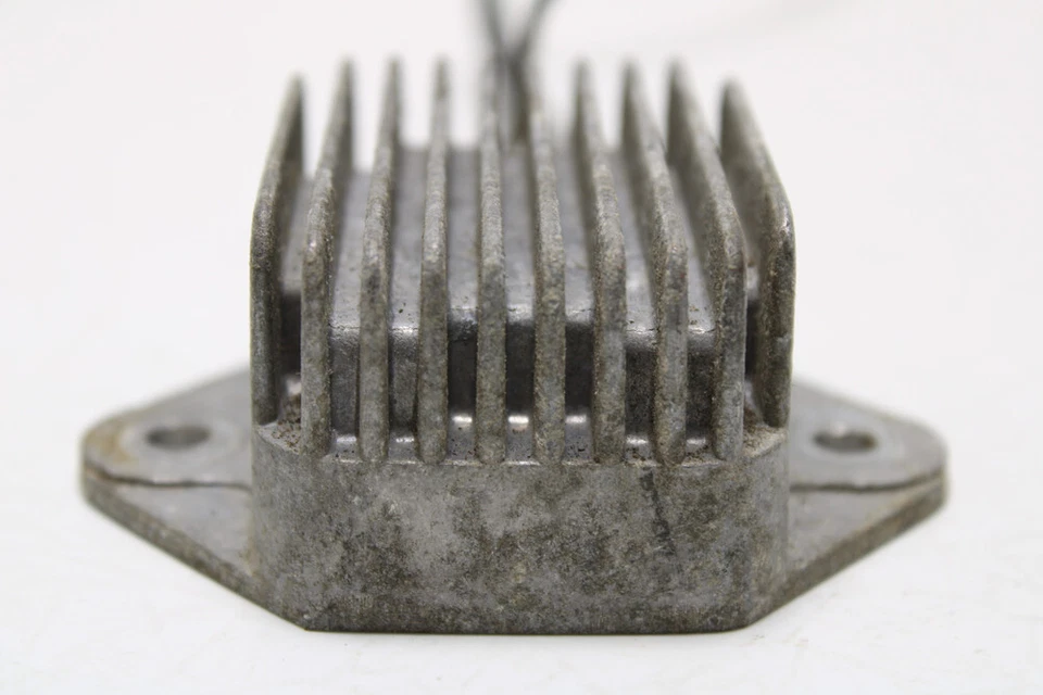 Regulador de voltaje rectificador Suzuki GS1000 Foto 3 de 4