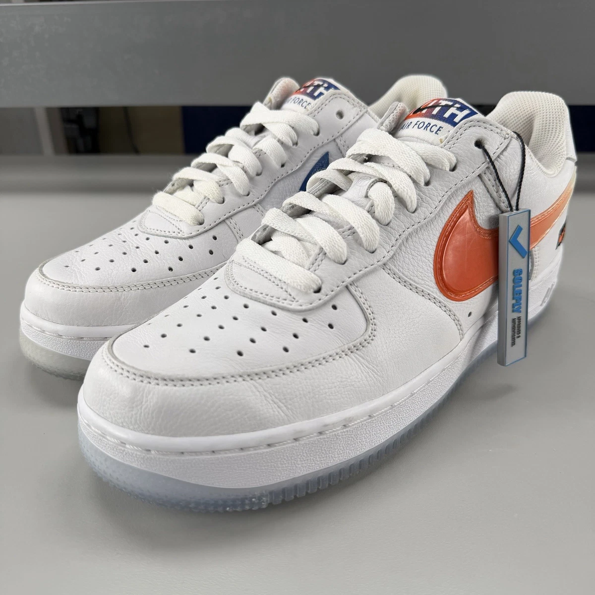 靴 Nike Air Force 1 NYC KITH KITH×ナイキ×NBA「ニューヨーク・ニックス」グラデスウッシュの「エア