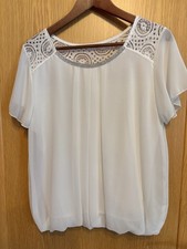 Leichte, sehr elegante Bluse, Oberteil  in beige elfenbein mit Strassbesatz Top