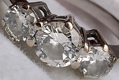 18 kt Weißgold 0,85 kt Diamant Trilogie drei Steine Verlobungsring Größe M
