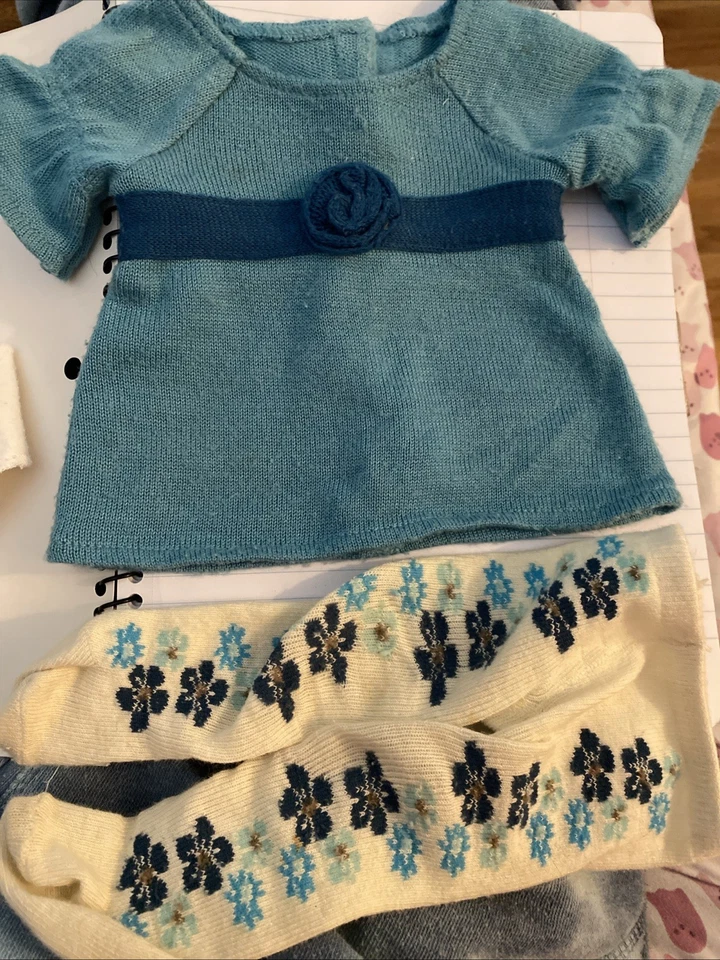 Lote de roupas vintage Bitty Baby - Vestido azul, meia-calça combinando, fralda, chapéu social - Imagem 2 de 4