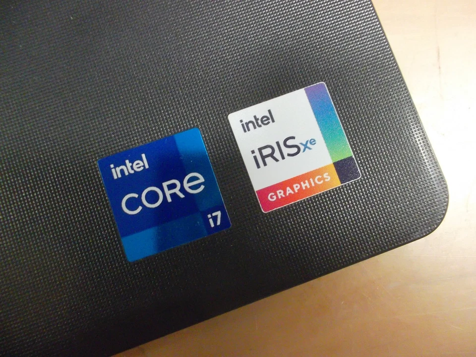 NOTEBOOK DELL VOSTRO 3520  CORE I7 (12GEN) 16GB RAM DIFETTO SULLA SCOCCA DISPLAY - Immagine 3 di 4