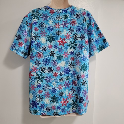 SB Scrub Top Ladies Size Medium Blue Multicolor Snow Flakes Holiday w/ Pockets - Picture 4 of 6