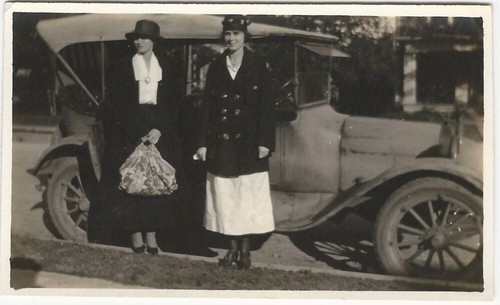 Lote de cuatro instantáneas originales de automóviles y autos de la década de 1920 para mujeres y niños jóvenes - Imagen 3 de 6