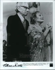 Press Photo Lila Kedrova & Melvyn Douglas in "Tell Me a Riddle" Movie