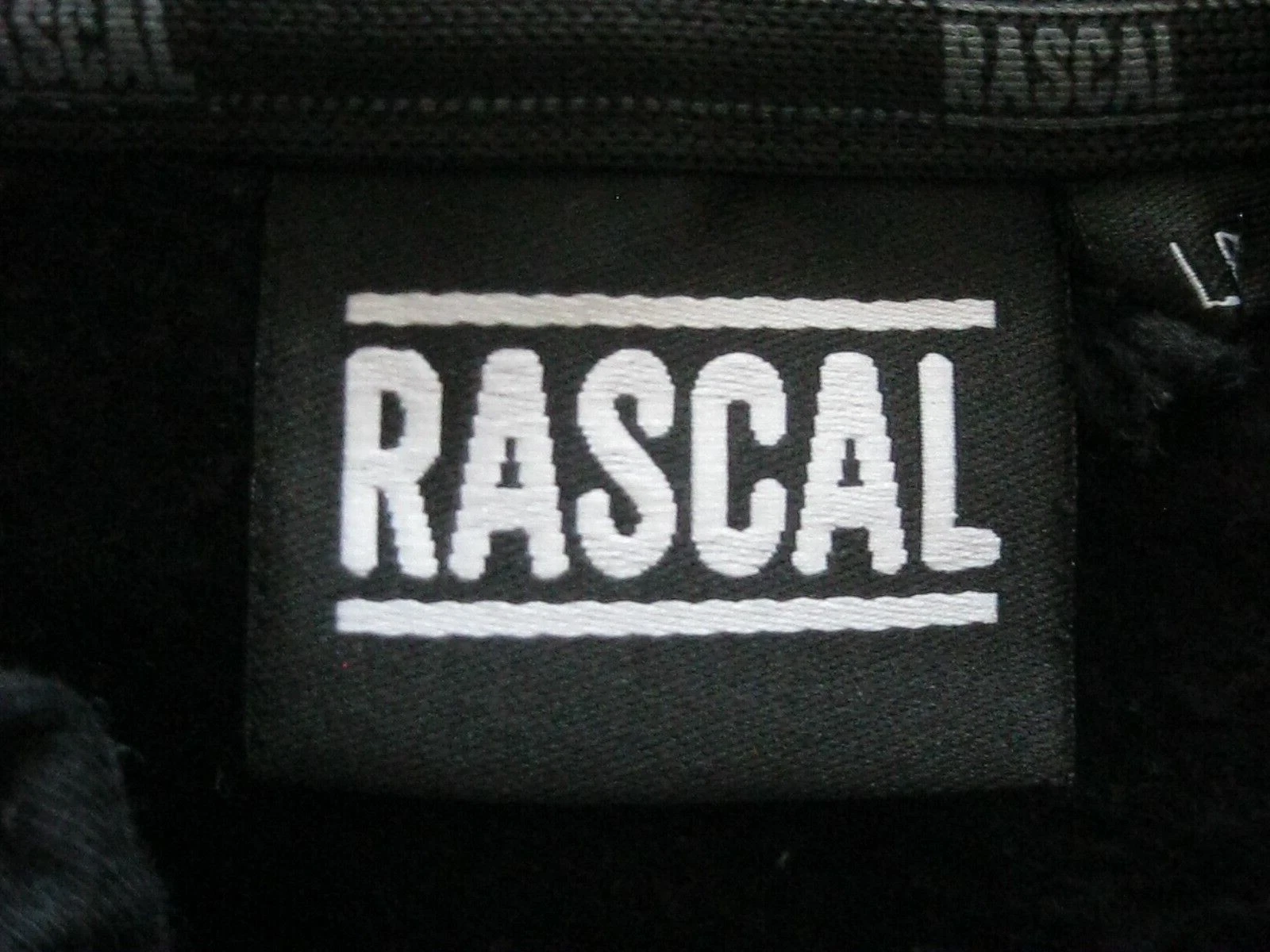 VETEMENTS ABBIGLIAMENTO MASCALZONE FELPA CON CAPPUCCIO MIMETICA CON RETRO IN PILE. Taglia LB. Circa 12 13. Nuovo senza etichette.