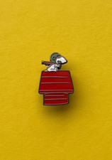 Pin/Anstecknadel/Emaille-Brosche/Badge f&uuml;r SNOOPY* Fans/Hund/Hundeh&uuml;tte rot