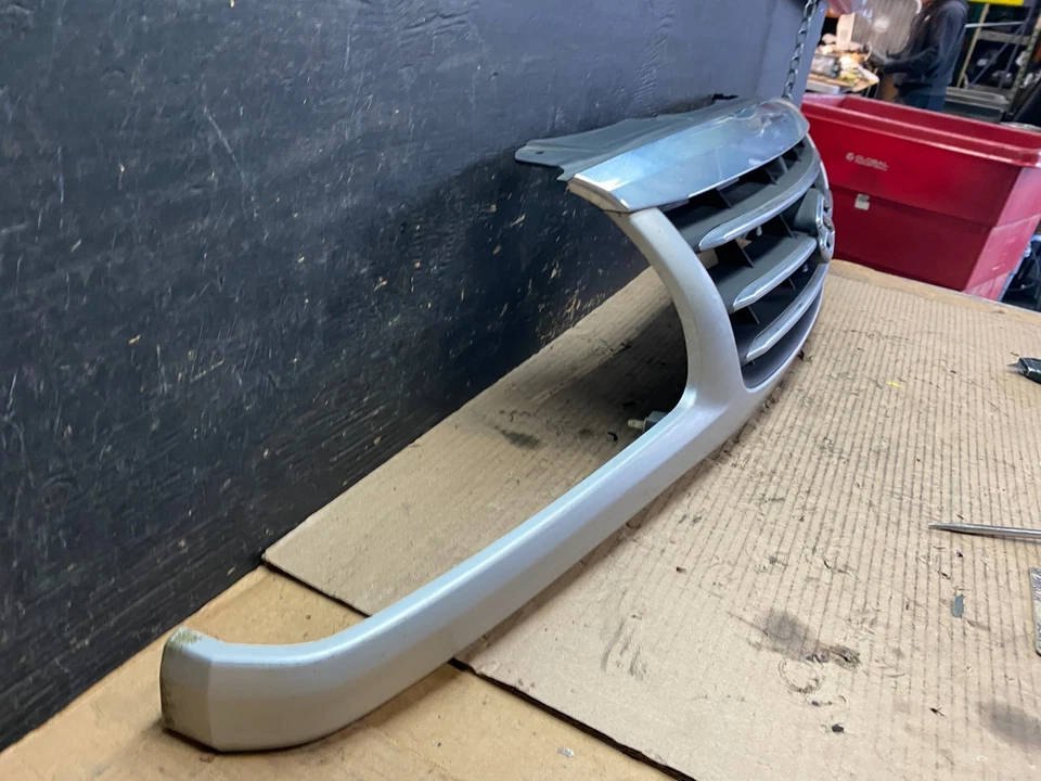 Parrilla superior delantera OEM S5675 DG Suzuki XL-7 XL7 2001-2005 Grand Vitara Foto 3 de 4