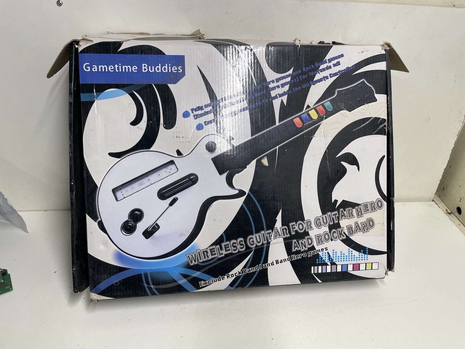 Guitare sans fil blanche Wii compatible Rock Band et Hero