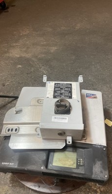 SMA Sunny Boy SB4000TL-US-22 Solar Inverter 4000W with DC Disconnect & Bracket