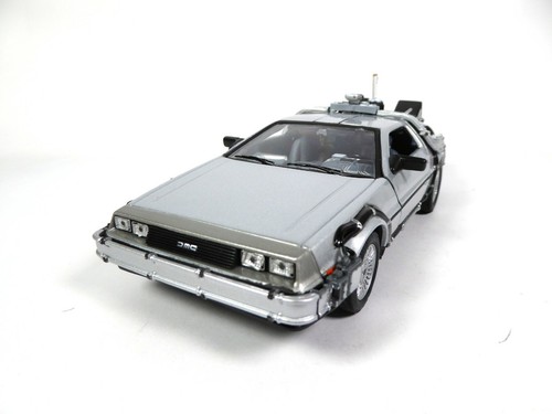 DeLorean Time Machine Back to the Future 2 - 1:24 Welly Diecast Model Car 22441W - Picture 4 of 6