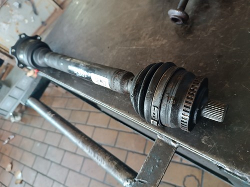 Antriebswelle rechts VW Passat 3B 2.3 V5 VR5 8D0407272BJ