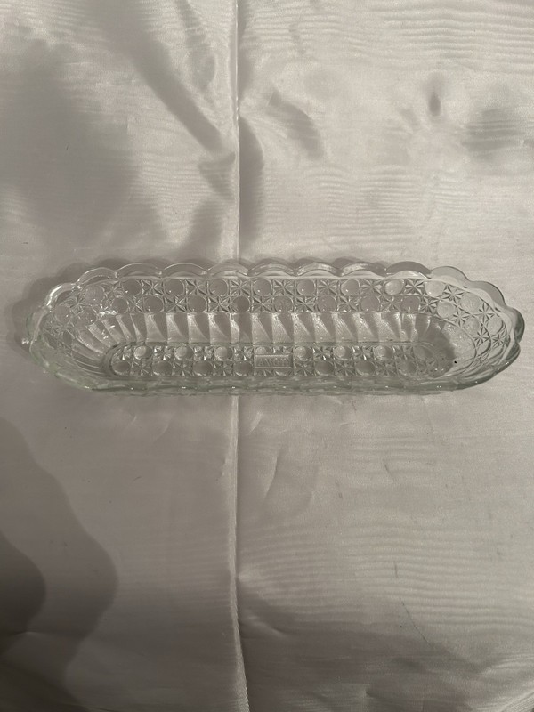 PRETTY! VINTAGE AVON OVAL OBLONG PRESSED GLASS TRINKET / SERVING DISH / CANDY