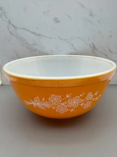 Vintage Pyrex Butterfly Gold #403 2.5 Qt Mixing Bowl Yellow White Corning USA
