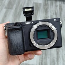 Sony Alpha a6400 24.3MP Mirrorless Digital Camera  Body only  Black - 95 New