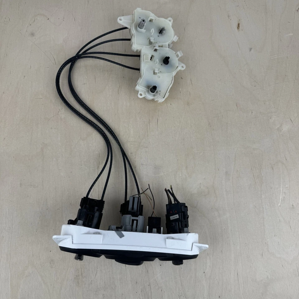 2000-2007 Ford Focus A/C Heater Climate Control Unit W/ Cables & Actuators OEM - Image 3 of 4