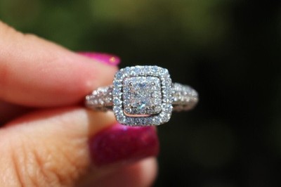 Vera Wang Love verzierter Halo-Diamant-Verlobungsring mit 14-karätigem...