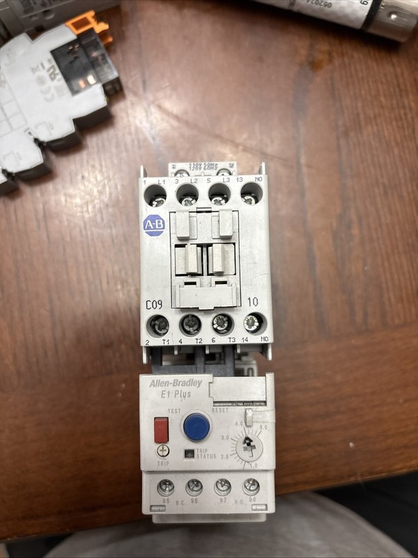 Allen-Bradley 100-C09D*10 SER A Contactor 193-EA2AB SER B Overload Relay