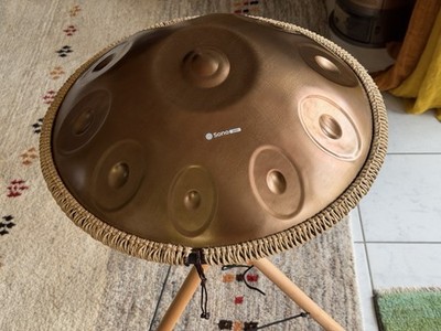 Handpan D Kurd 10 440Hz Edelstahl Kupfergold von Sonodrum