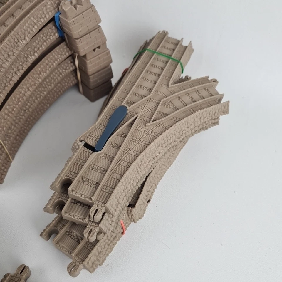 🚨 Lote de 78 Gullane Thomas Limited Train Trackmaster Track 2006 Hit Toy T2228 Foto 2 de 4