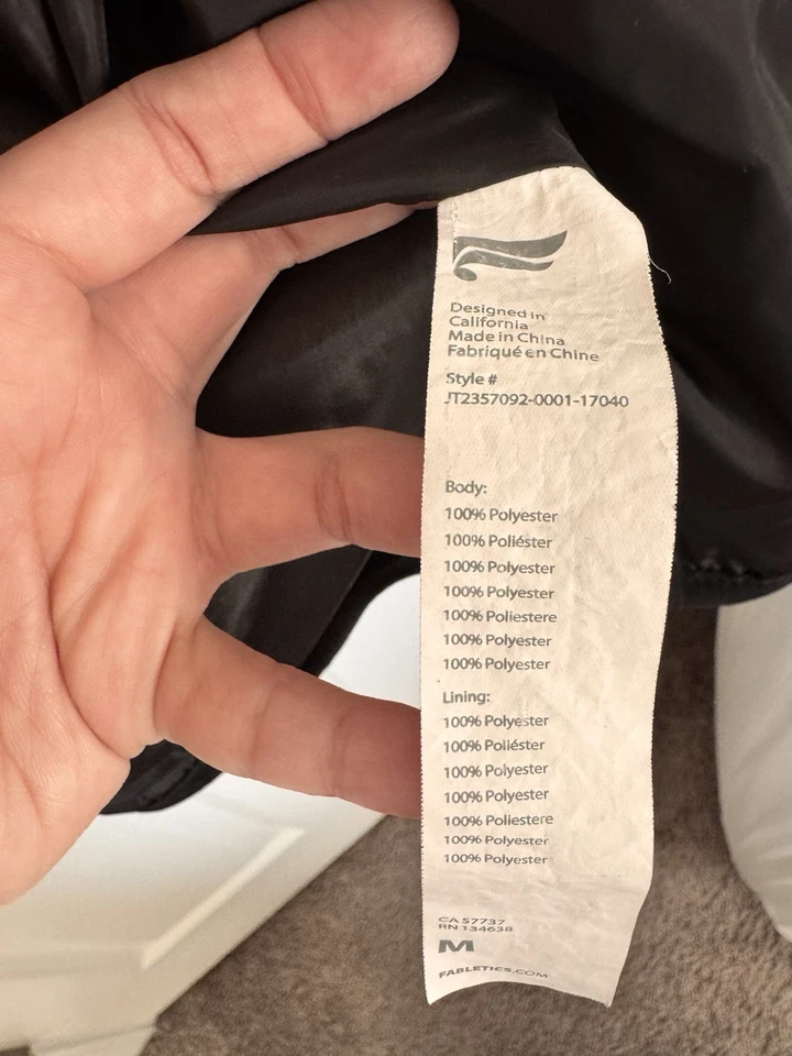 Chaqueta de peluche Fabletics negra polar talla M cierre de botones a presión con bolsillos con cremallera Foto 4 de 4