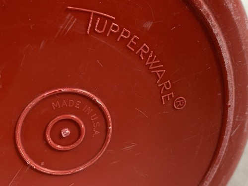 Vintage Tupperware 2-Quart Pitcher #1676 Red w/Push Button Lid - Picture 13 of 17