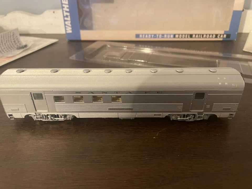 Walthers 932-6445 ~ 63' Budd RPO Passenger Car ~ Santa Fe .. HO Scale NIB NOS - Image 4 of 4