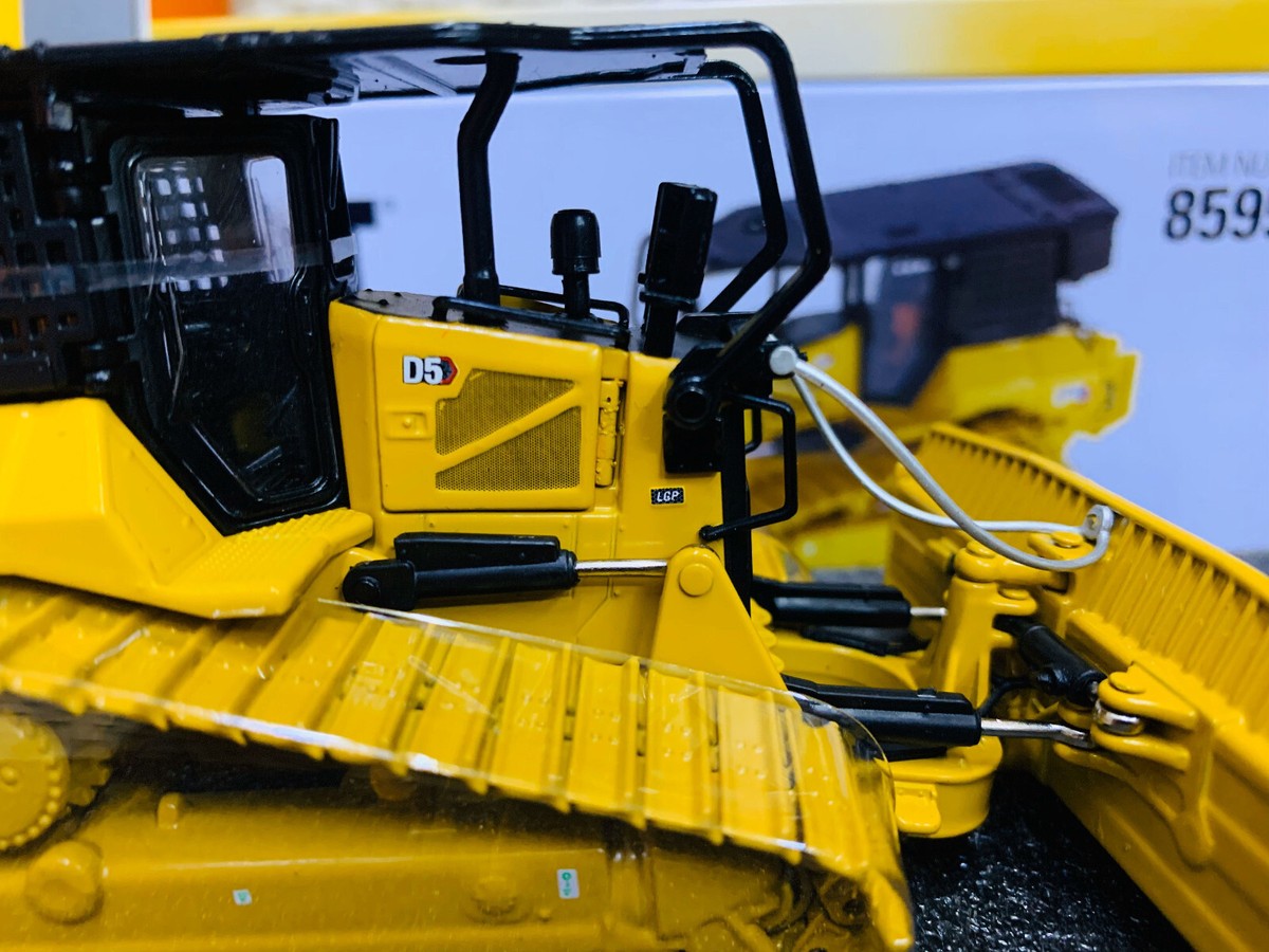 Caterpillar CAT D5 LGP Fire Suppression Dozer 1/50 Scale Caterpillar CAT D5 LGP Fire Suppression Dozer 1/50 Scale