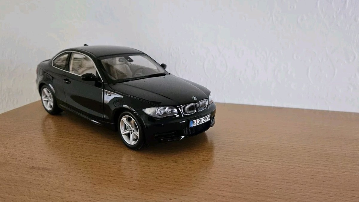 1:18 KYOSHO BMW E82 1 Series Coupe 135i Black Sapphire 80430427066