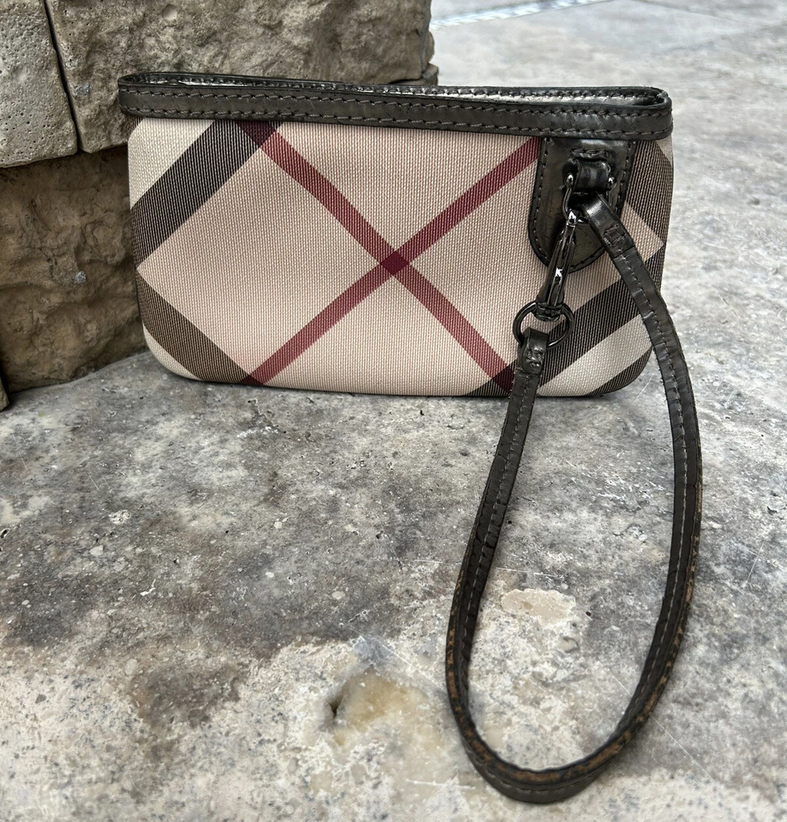 Burberry wristlet hotsell pouch