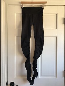 AC16 Alo Yoga Black Textured Ruched 