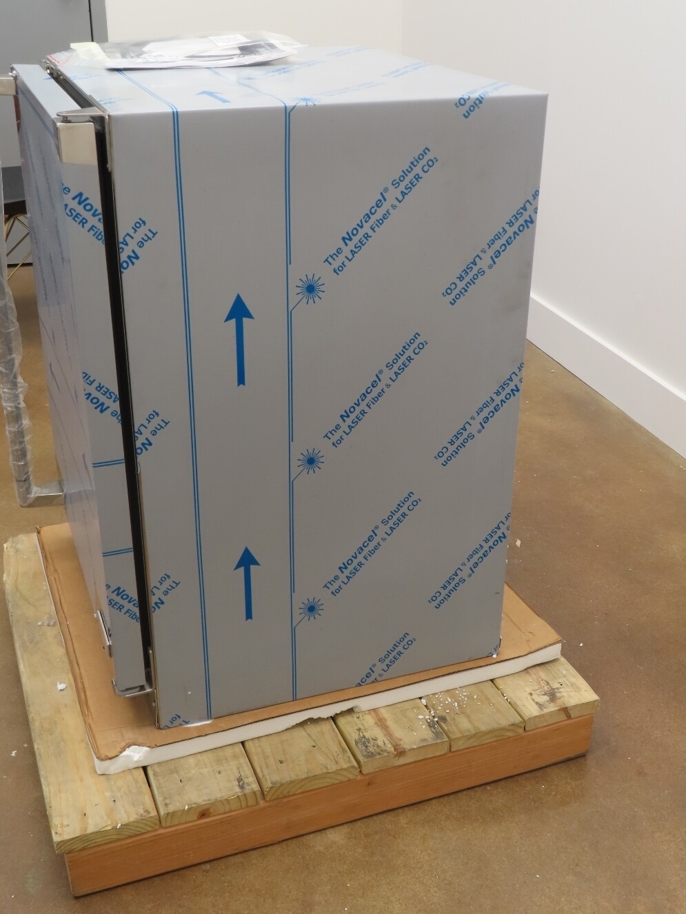 Lynx Professional Grill Series LM24REFR 24" Compact outdoor