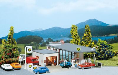 232219 Faller N BP Tankstelle Epoche III, Patiniertes Modell, GMK Modellbau