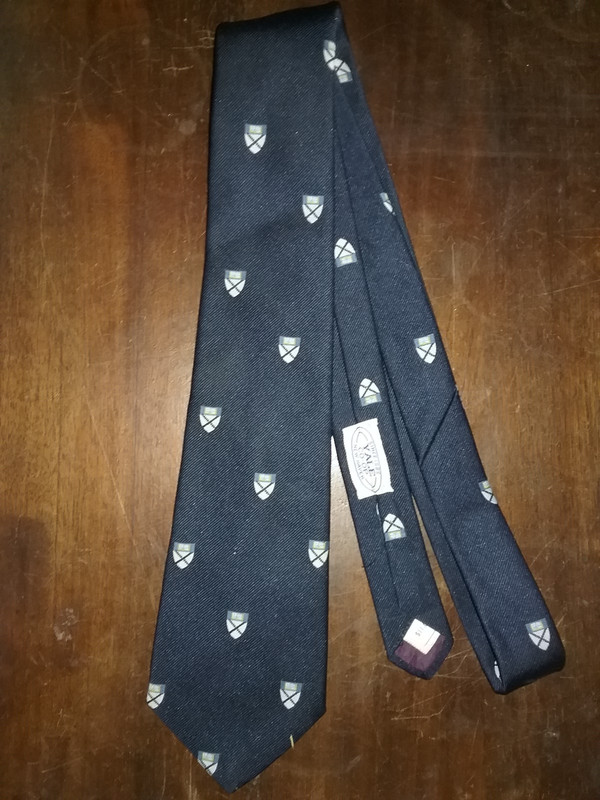 Classic Yale University Calhoun College Rivetz of Boston Yale Co-op Necktie VGC