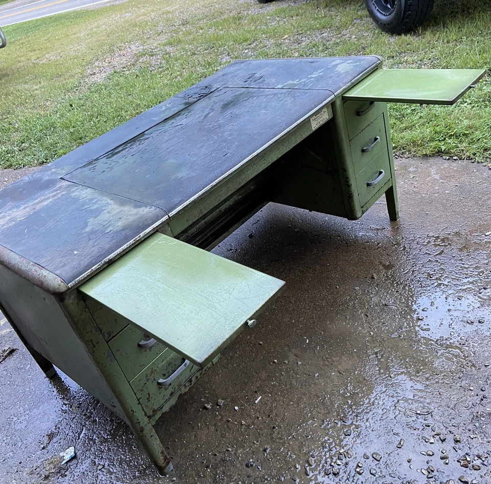 Vintage Mid Century Bruce Industrial Company Green Metal Steel Tanker Desk - Image 4 of 4