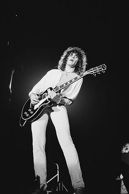 Brian Robertson guitarist with rock band Thin Lizzy playing the gu- Old Photo