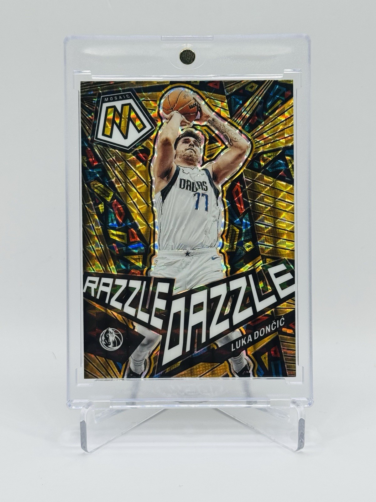 Luka Doncic 2022-23 Mosaic Razzle Dazzle SSP Case Hit No. 3