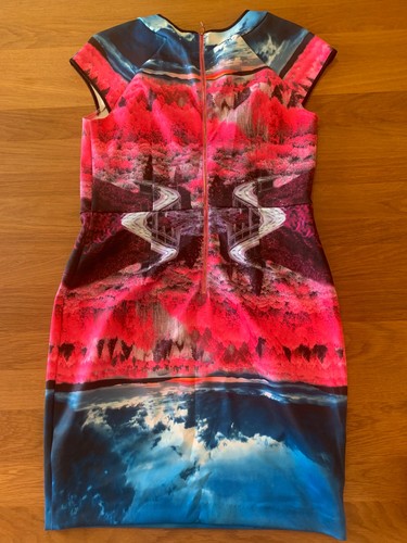 Striking Ted Baker dress size 4. Elastane Body con. Back fastening zip. - Picture 2 of 4