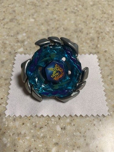Beyblade Blitz Striker (2025 Version + Display) - Picture 3 of 9