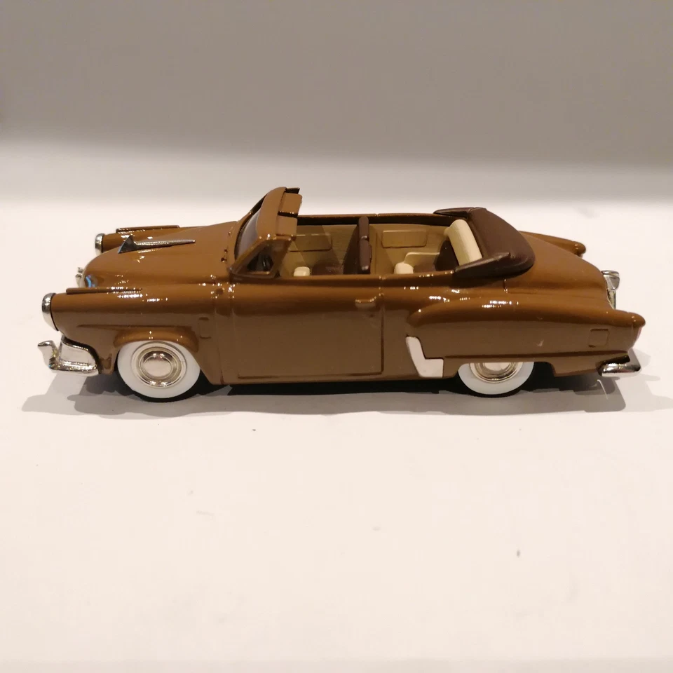 Brooklin Modelos 1:43 Diecast 1952 Studebaker Commander Convertible Foto 3 de 4