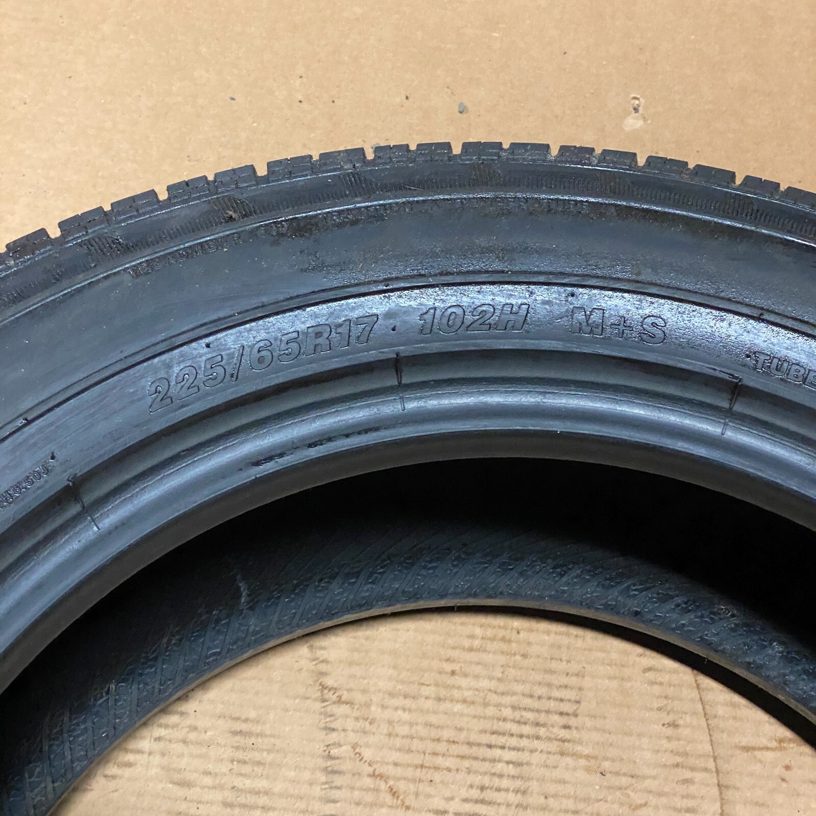 225 / 65 R17 TIRE WILD TRAIL TOURING CUV 102H M+S Used 9/32 2018 Year