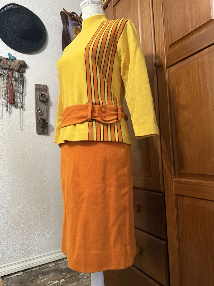 Cadillac Auténtico De Colección Para Mujer Falda Blusa Vestido Conjunto Hecho a Mano S” Foto 3 de 4