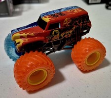 Spin Master Monster Jam Fire Ice GRAVE DIGGER 2025 Walmart Exclusive 1:64