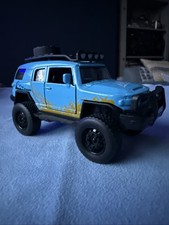 Camion pressofuso scala 1:32 Toyota FJ stile Cruiser. Azione pull-back. Blu. Nuovo.
