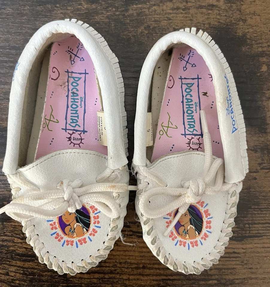 Mocasines blancos vintage años 90 Disney Pocahontas bebé niño pequeño talla 5 raros Foto 2 de 4