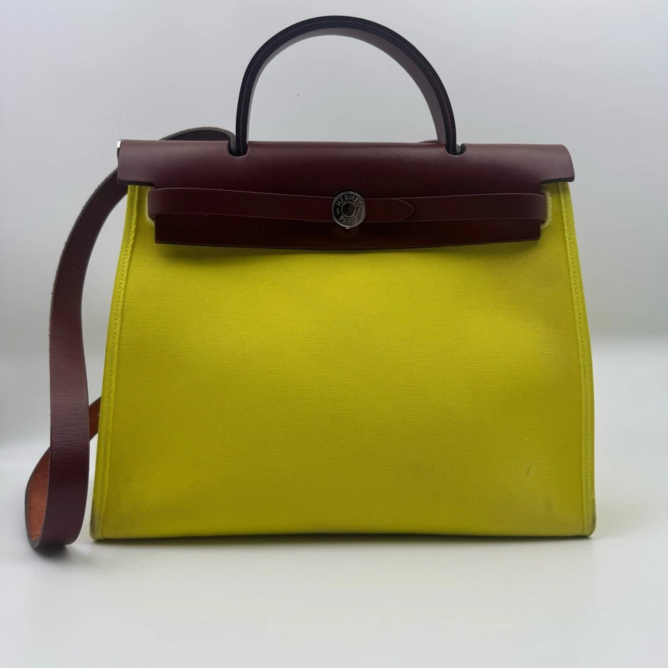 Hermes Herbag 31 Lona Toile H Amarelo Limão com Couro Borgonha Chevre Mysore - Imagem 2 de 4