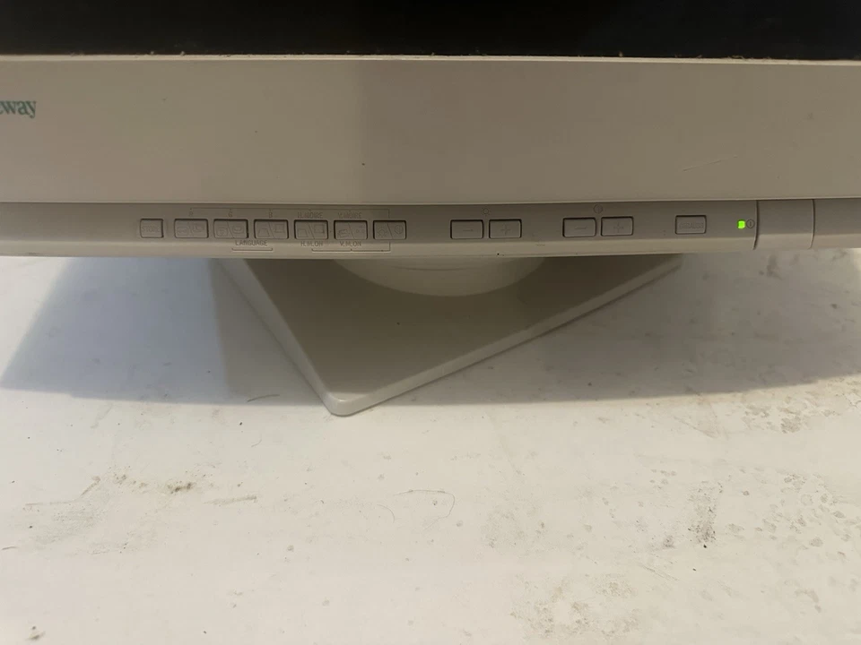 Gateway CPD-VX900 19" CRT computer monitor (aperture grill like Sony Trinitron) - Image 4 of 4