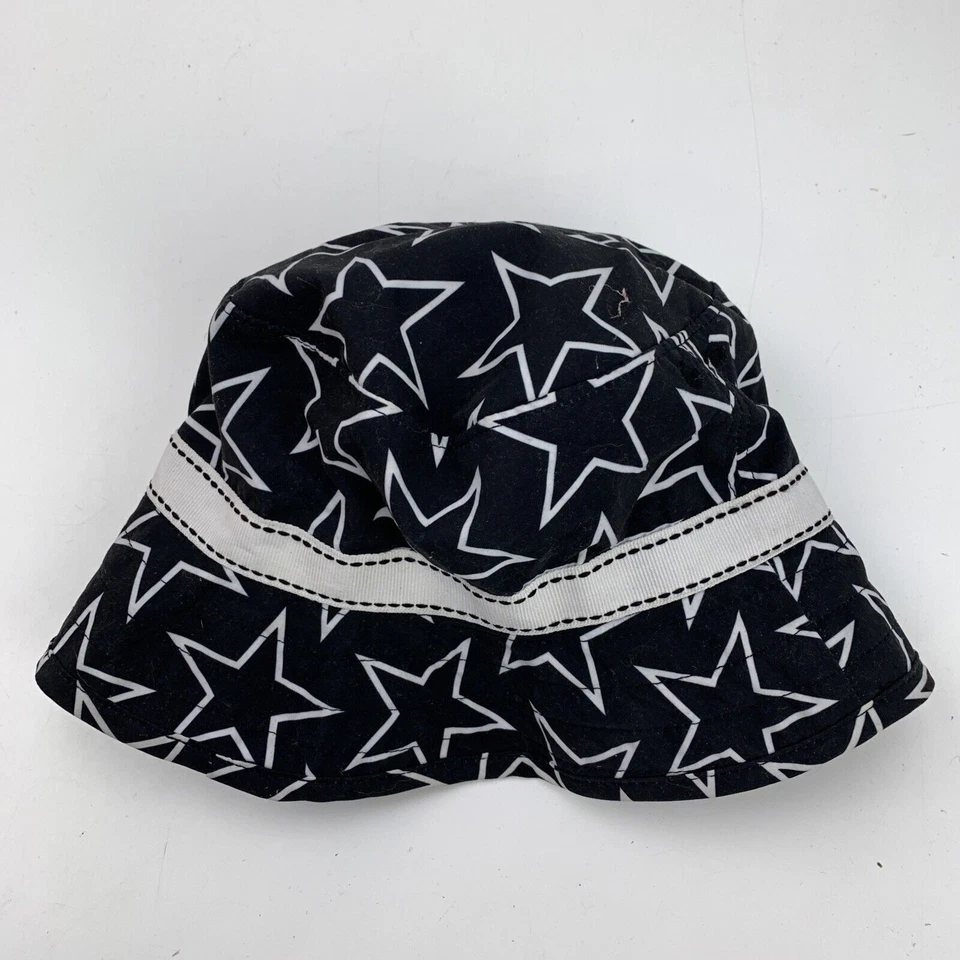 Gorra Bucket Old Navy para niños pequeños ajustada 18-24 meses negro blanco estrellas Foto 3 de 4